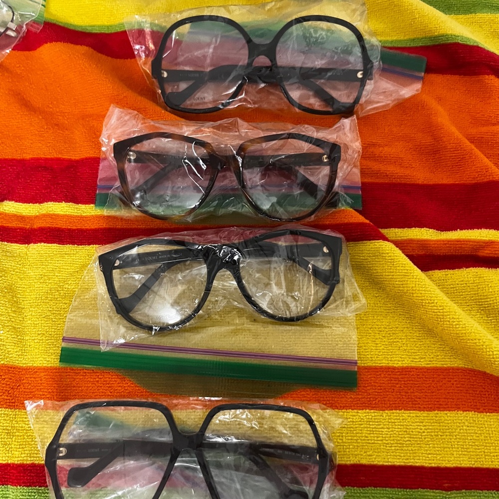 Stylish Black Oversized Sunglasses + 5 fendi